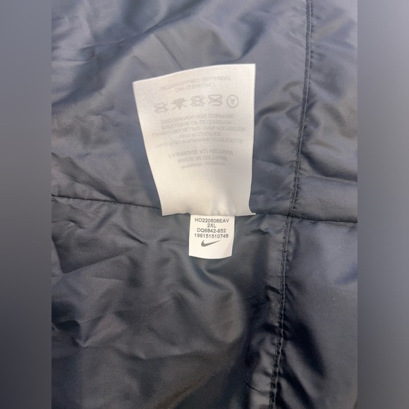 NWT Nike SZ XXL Merlot colored zip front car length jacket w/4” slit each side. - Picture 6 of 7